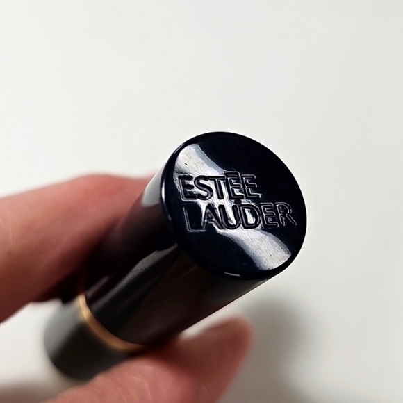 Classic Red Lipstick, Irresistible, by Estee Lauder, Pur Color Envy Line - Picture 2 of 3